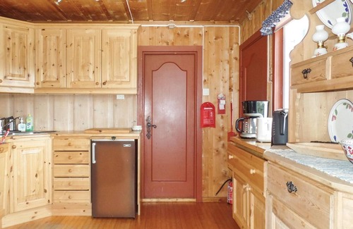 Nord-Fron House | Highly Rated 3 Bedroom Stay in Vinstra with Lake Views