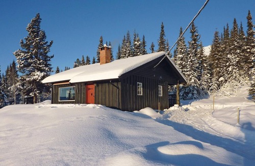 Nord-Fron House | Highly Rated 3 Bedroom Stay in Vinstra with Lake Views