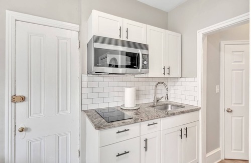 Wilmington Apartment | Trolley Teacup Charming Cozy Studio by RedAwning
