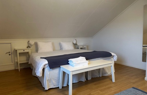 Trollhattan Bed & Breakfast | Cozy Trollhättans Bed and Breakfast with Family Amenities