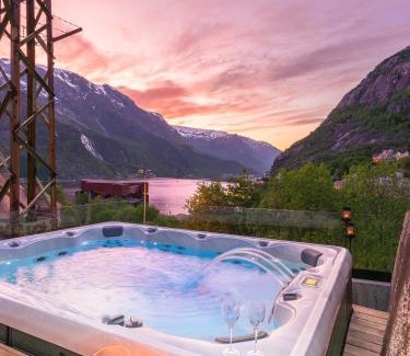 Tyssedal Apartment | Cozy Trolltunga Sleep: Family-Friendly with Breakfast Included