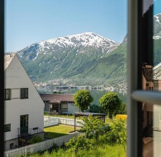 Tyssedal Apartment | Enchanting Trolltunga View: Family-Friendly Escape