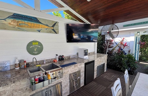 Braden River House | Trophy Fish, Family and Pet Friendly with backyard privacy!