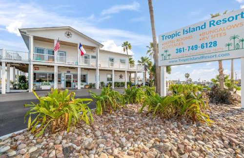 Port Aransas Hotel | Relax at Tropic Island Resort: Pet Friendly & Ocean View