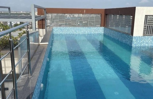 Baner Apartment | Tropical 2BR/SkyPool & Lounge