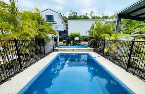 Hideaway Bay House | Tropical Blue