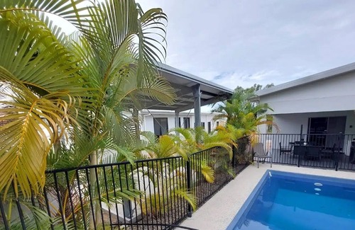 Hideaway Bay House | Tropical Blue