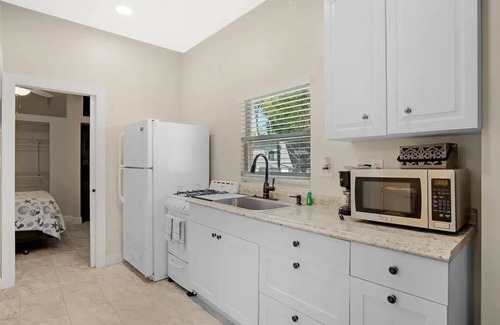 Marathon Cottage | Relaxing Tropical Cottages with Spa & Family Amenities