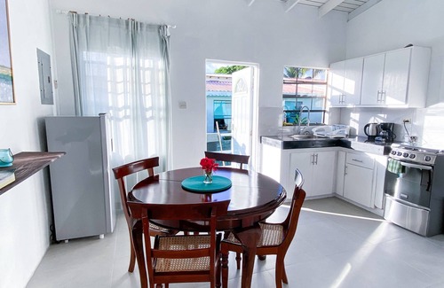 Douglas House | Family-Friendly Tropical Escape with 2 Bedrooms & Amenities