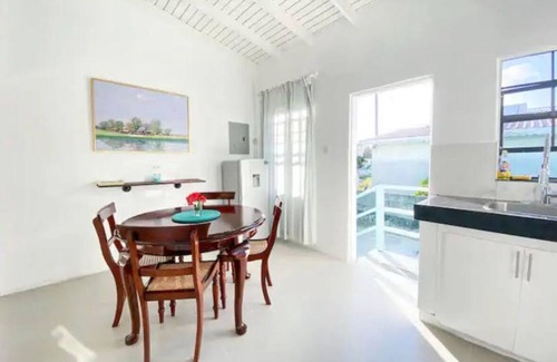 Douglas House | Family-Friendly Tropical Escape with 2 Bedrooms & Amenities
