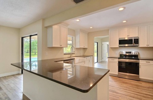 Stuart House | Idyllic Tropical Escape in Stuart with Oceanfront Amenities
