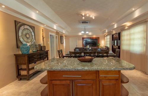 St. Ann's Bay Villa | Idyllic Tropical Escape Villa with Oceanfront Pool