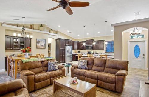 Punta Gorda House | Escape to a Tropical Getaway with Pool & Tiki Bar
