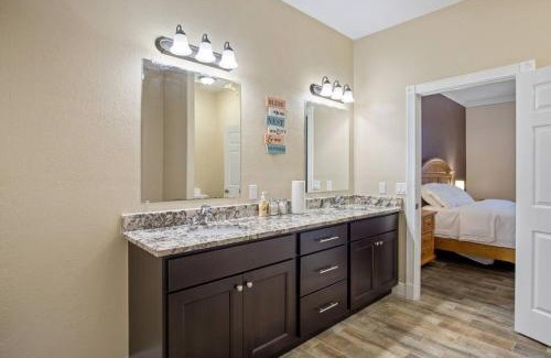 Punta Gorda House | Escape to a Tropical Getaway with Pool & Tiki Bar