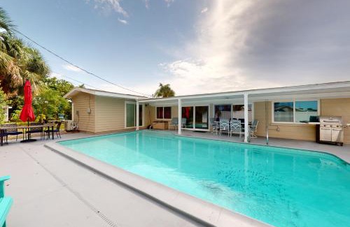 Bayshore Gardens House | Relax at Tropical Haven Retreat: Pet-Friendly Escape