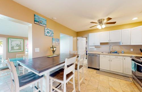 Bayshore Gardens House | Relax at Tropical Haven Retreat: Pet-Friendly Escape