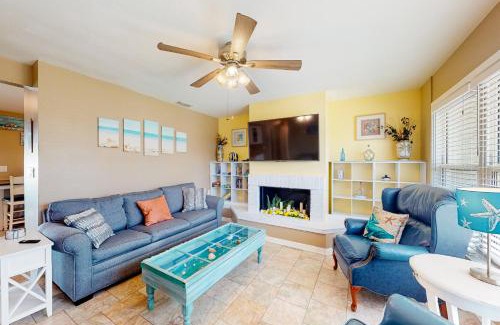 Bayshore Gardens House | Relax at Tropical Haven Retreat: Pet-Friendly Escape