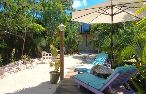 Morris Settlement Cottage | Tropical Hideaway - walk to the beach! FALL SPECIAL!