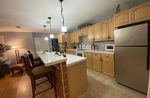 Horton Shores Cottage | Cozy Tropical Island Guest House Near Ocean & Flagler Ave