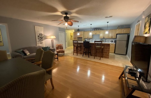 Horton Shores Cottage | Cozy Tropical Island Guest House Near Ocean & Flagler Ave