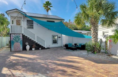 Treasure Island Apartment | Unforgettable Tropical Island Retreat Steps from the Beach