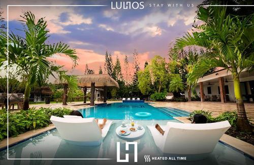 Homestead Villa | Tropical Escape with Swim-Up Bar & Pickleball Courts