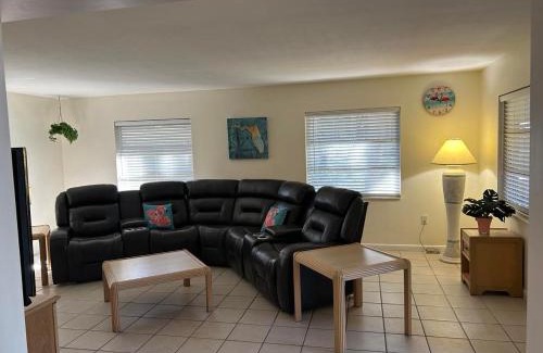 DeLand Resort | Inviting Tropical Marina & Resort on Lake Beresford Awaits