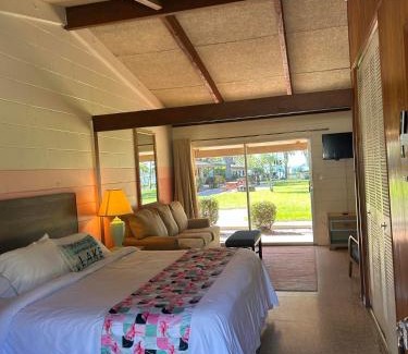 DeLand Resort | Inviting Tropical Marina & Resort on Lake Beresford Awaits