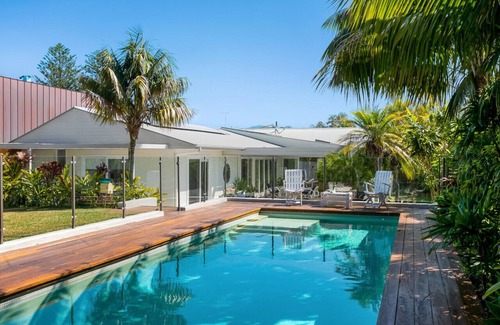 Avalon Beach House | Beachside Retreat: Steps from the Ocean with Private Pool