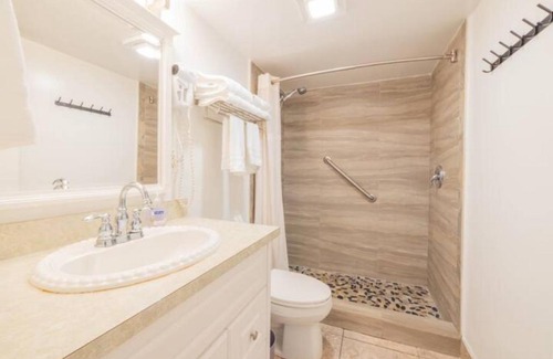 Victoria Park Apartment | Cozy Tropical Oasis Condos - 5-Star Rated Family Retreat