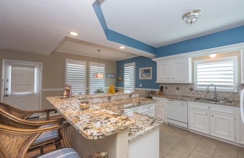 Galveston House | Oceanfront Tropical Oasis in Galveston - Guest Rated 9.6