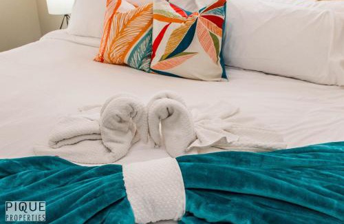 Jasper Place House | Relax in a Tropical Oasis with King Beds and Free Wi-Fi
