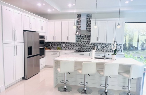 Central Naples House | Discover the Perfect Pet-Friendly Tropical Oasis in Naples