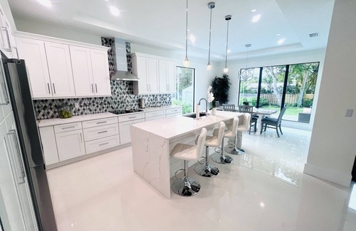 Central Naples House | Discover the Perfect Pet-Friendly Tropical Oasis in Naples