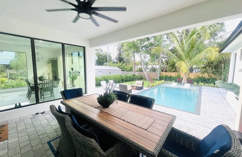 Central Naples House | Discover the Perfect Pet-Friendly Tropical Oasis in Naples