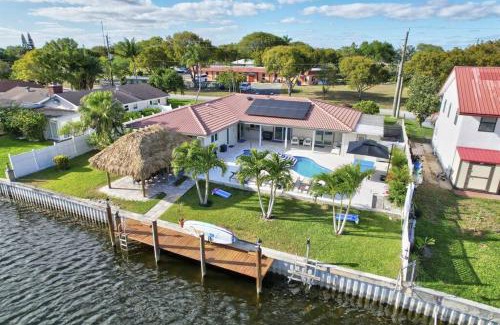 Tropic Palms Villa | Exceptional Tropical Palms House with Oceanfront Pool