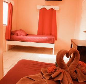 Caye Caulker Hotel | Tropical Paradise Express: Family-Friendly Oceanfront Retreat