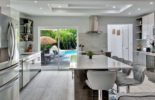 Downtown Hollywood Villa | Exquisite Tropical Escape in Hollywood, FL with Spa & Pool