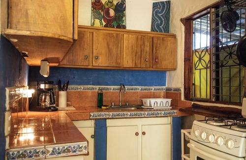 Samara House | Ideal Family Retreat Steps from the Beach with Ocean Views