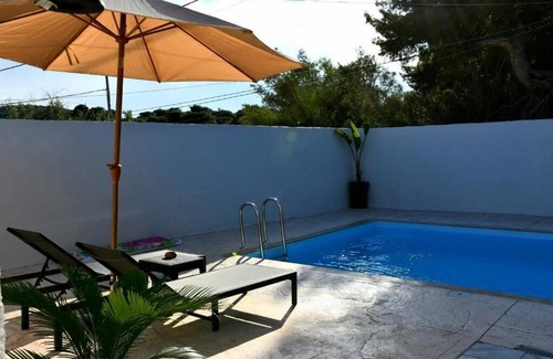 Rafina Apartment | Tropical pool house in rafina