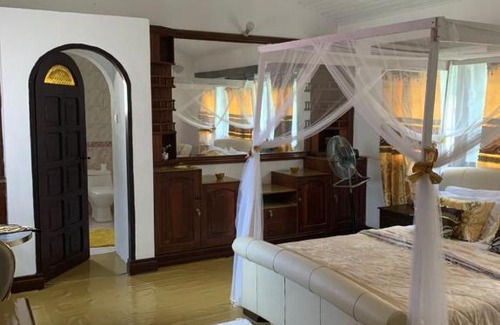 Accra Bed & Breakfast | Discover Tropical Quest B&B: Pool, Breakfast & More!