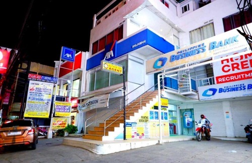 Puerto Princesa City Centre Apartment | Budget-Friendly Tropical Retreat with Kitchen & Breakfast