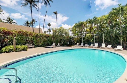 Wailua Apartment | Tropical Retreat w/Outdoor Pool, Free Parking, Steps from Papaloa Beach!