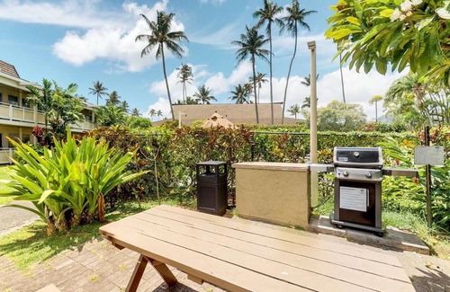 Wailua Apartment | Tropical Retreat w/Outdoor Pool, Free Parking, Steps from Papaloa Beach!