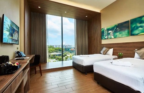 Pasir Ris Hotel | Tropical Rm twin @Attractions Packed Beach Resort