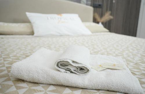 Ciro Marina Bed & Breakfast | Oceanfront Tropical Room Vista Mare with Private Beach Access