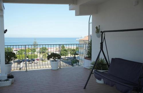 Ciro Marina Bed & Breakfast | Oceanfront Tropical Room Vista Mare with Private Beach Access