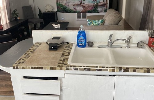 Wright House | Cozy Tropical Trailer with Ocean View and Pet-Friendly Amenities