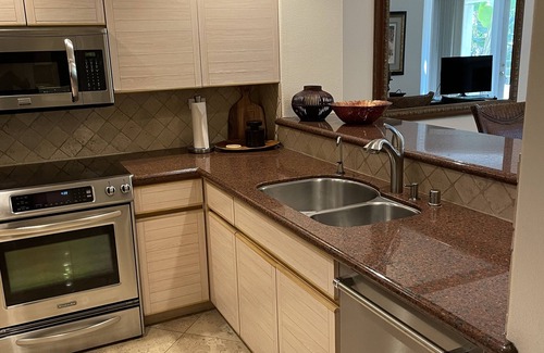 Airport Area Condo | Elegant Resort Retreat with Spa & Pool at Newport Beach