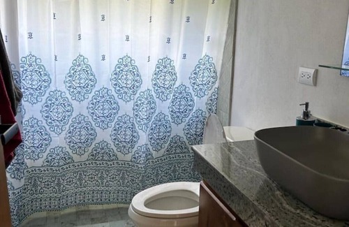 Parrita House | Cozy Tropical Valley View Treehouse with Family-Friendly Amenities